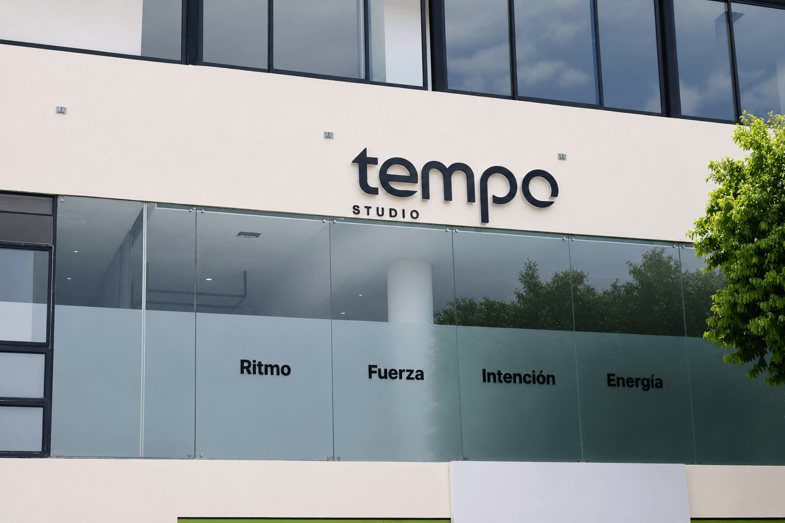 Fachada de TEMPO Studio en Cúcuta con el letrero tempo STUDIO.